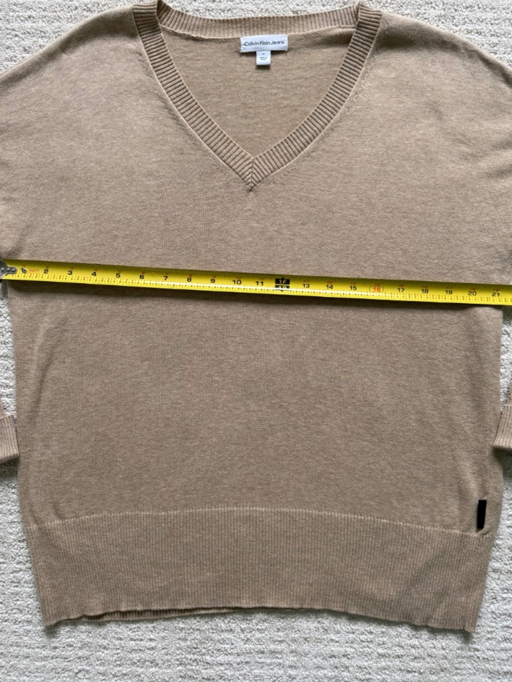 CALVIN KLEIN | V-Neck Oversized Tan Long Sleeve Sweater Sz M - Picture 3 of 5